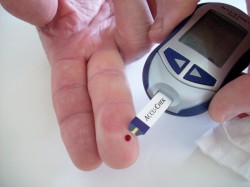 Cách lựa chọn máy đo đường huyết cho người bệnh tiểu đường.